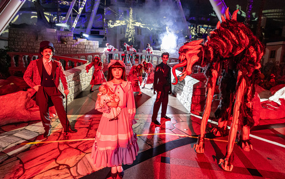 Lotte World in Songpa District, southern Seoul runs the ″Street Horror Show: The Marionette,″ a horror-theme show, until Nov. 17. [LOTTE WORLD ADVENTURE]