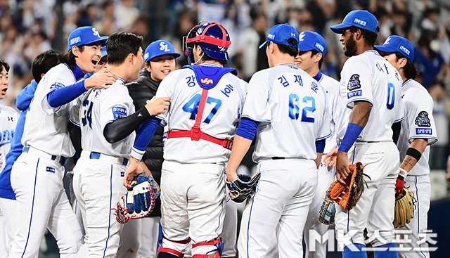 한국시리즈 3차전에서 승리를 거둔 삼성 선수단. 사진(대구)=김영구 기자