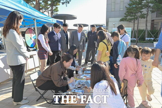 공주시청소년문화센터가 26일 제17회 청소년 푸른나래축제를 열고 있다. /공주시