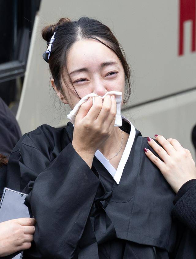 슬픔에 잠긴 김수미 며느리이자 배우인 서효림. 뉴스1