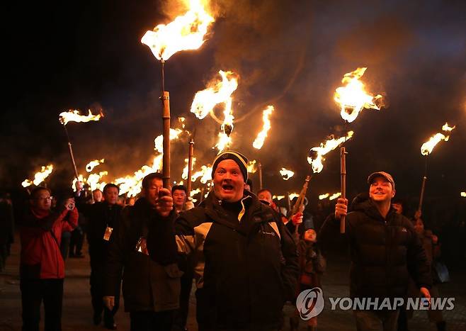 제주들불축제 무사안녕 기원 횃불대행진 [연합뉴스 자료사진]