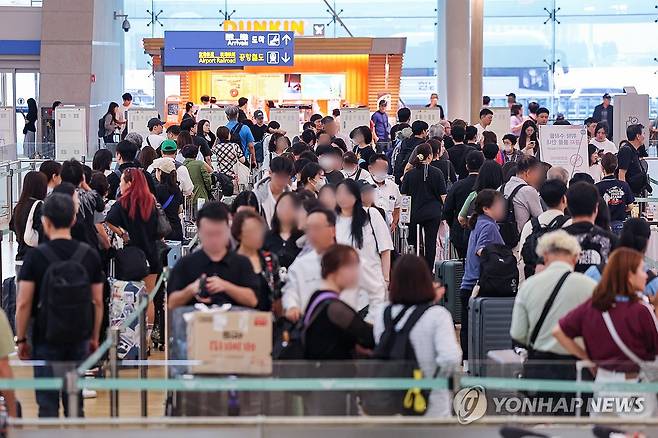 북적이는 인천공항 출국장 [연합뉴스 자료사진]