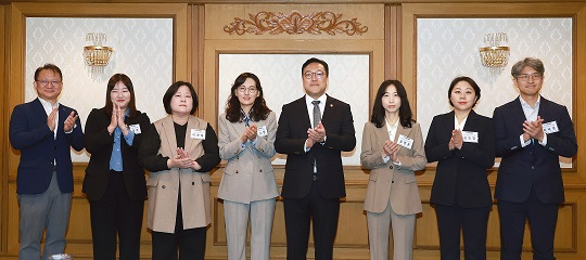 ▲오늘(28일) 오전 서울 정부청사에서 열린 ‘대학 소비자학과 교수 간담회’에 참석한 김병환 금융위원장 (사진출처=금융위원회)