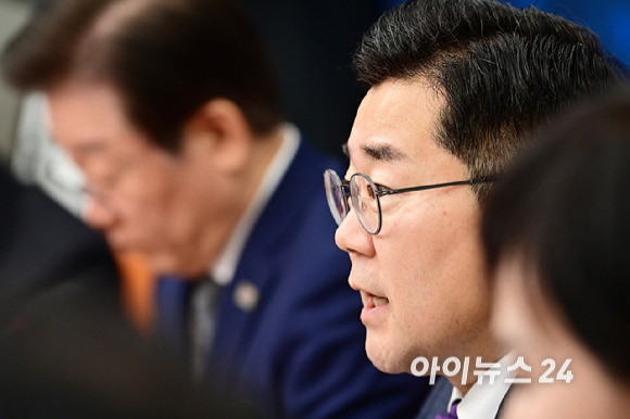 박찬대 더불어민주당 원내대표가 28일 오전 서울 여의도 국회에서 열린 최고위원회의에서 발언하고 있다. [사진=곽영래 기자]