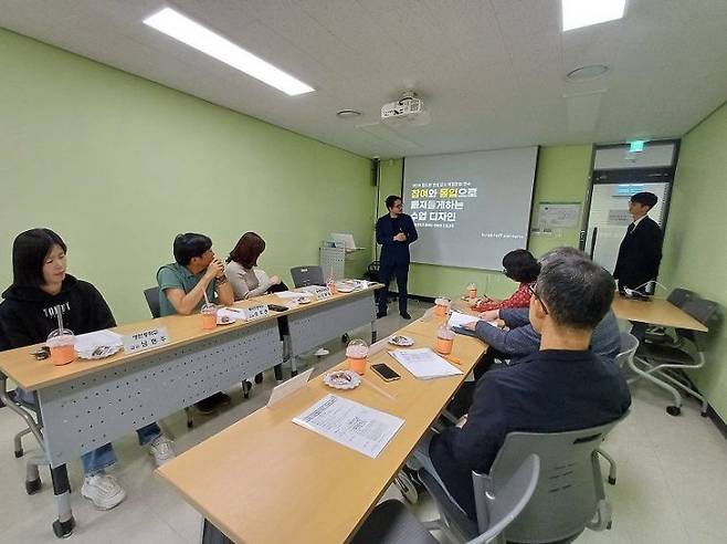 동두천시 진로체험지원센터는 지난 28일 관내 중학교 진로 교사를 대상으로 미래형 교육 방식에 대한 역량 강화 직무 연수를 실시하고 있다. ＜사진=동두천시＞