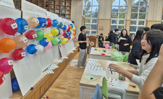 계룡 용남고등학교는 28일부터 29일까지 2일간 '우리말 우리글 사랑' 체험마당 행사를 개최하고 우리말과 우리글 사랑 실천을 다짐했다. 용남고등학교 제공