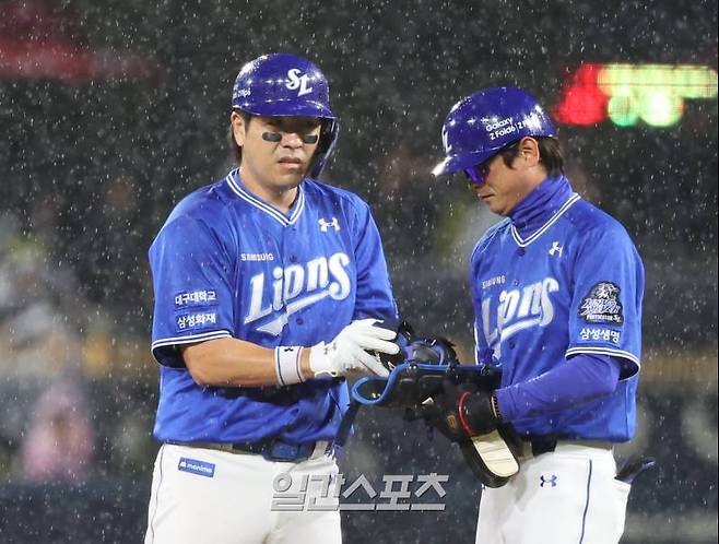 2024 신한 쏠뱅크 KBO 한국시리즈 1차전 삼성과 KIA의 경기가 21일 오후 광주 기아챔피언스필드에서 열렸다. 삼성 강민호가 1회 2루타를 날리고 기뻐하고있다. 광주=정시종 기자 capa@edaily.co.kr /2024.10.21.