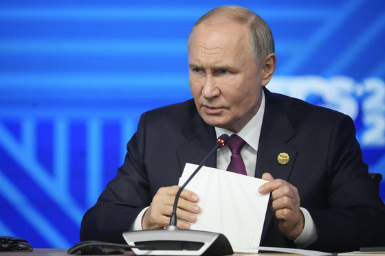 Russian President Vladimir Putin holds a press conference at the BRICS Summit in Kazan, Russia, on Thursday. [AP/YONHAP]