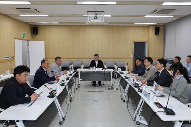 전남도의회 농촌발전연구회가 전남 농촌지역의 기초생활서비스 확충방안’ 정책연구용역 중간보고회를 개최했다. 전남도의회 제공