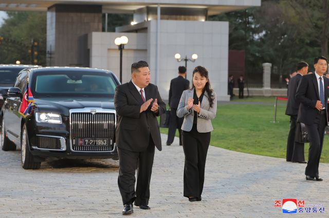 김정은 북한 국무위원장이 참석한 가운데  노동당 창건 79주년을 기념하는 경축공연과 연회가 지난 10일 노동당 중앙간부학교에서 진행되었다고 조선중앙통신이 11일 보도했다. 연합뉴스