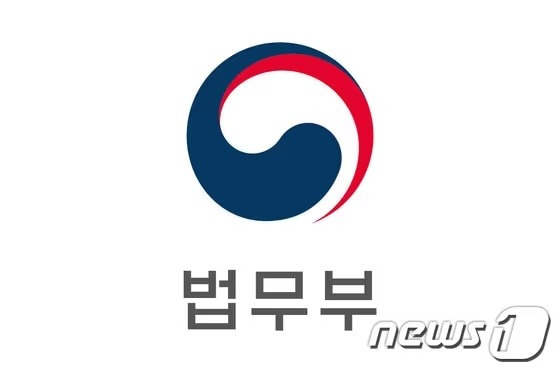 후배 검사를 성추행한 여성 검사와 성차별적 발언을 한 남성 검사가 나란히 징계를 받았다./사진=뉴스1