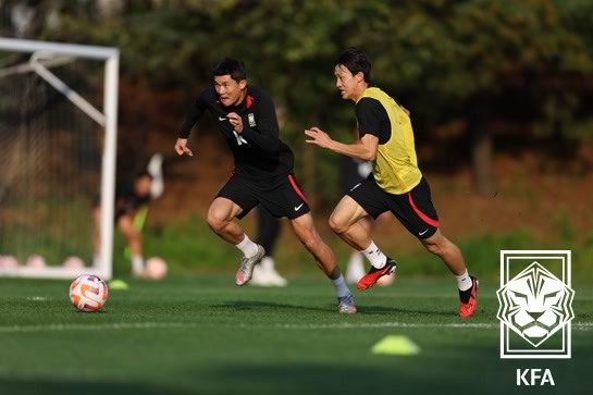 이재성(오른쪽)과 김민재가 독일 무대에서 맞대결을 벌일 예정이다. (한국프로축구연맹 제공)