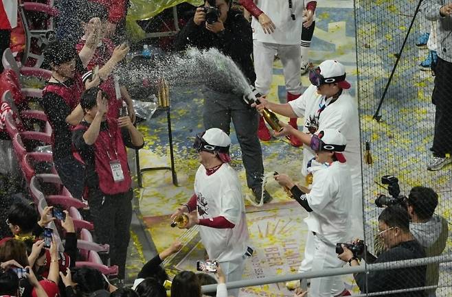 2024 KBO 통합 우승의 기쁨을 만끽하는 KIA 타이거즈 선수들