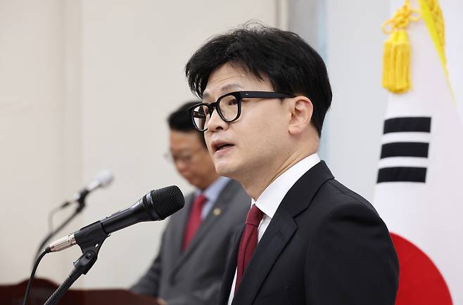 People Power Party Chair Han Dong-hoon speaks during a press briefing. Yonhap