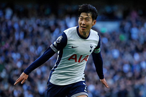 Tottenham Hotspur captain Son Heung-min celebrates scoring during the Premier League match against West Ham United at the Tottenham Hotspur Stadium in London, on Oct. 19. [AFP/YONHAP]