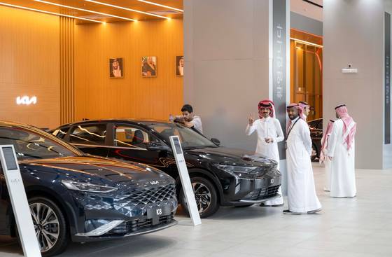 Customers check out Kia cars at a showroom in Jeddah, Saudi Arabia. [KIA]