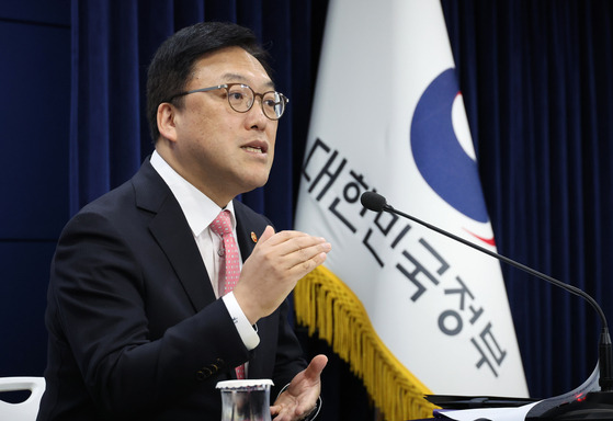 Financial Services Commission Chairman Kim Byoung-hwan speaks during a press conference in Seoul on Wednesday. [YONHAP]