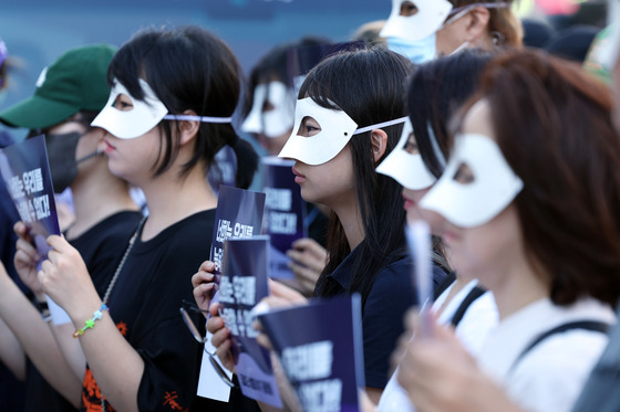 Protestors call for measures to prevent deepfake digital sex crimes near Gangnam Station in southern Seoul on Aug. 29. [NEWS1]