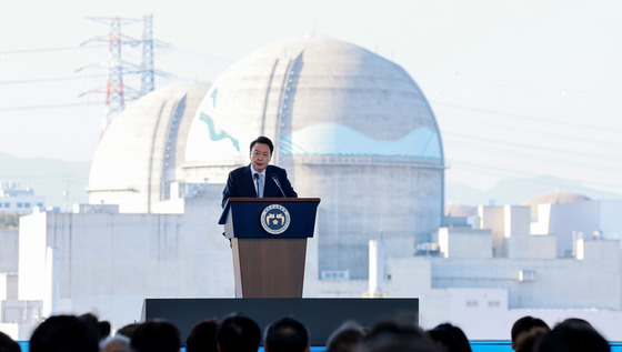 President Yoon Suk Yeol gives a speech at a ceremony to commemorate the completion of Shin-Hanul units 1 and 2 and the groundbreaking of Shin-Hanul units 3 and 4 in Uljin County, North Gyeongsang, on Wednesday. [JOINT PRESS CORPS]