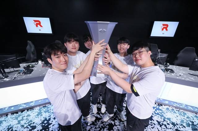 올해 LCK CL 스프링·서머를 연패한 KT 2군 선수단. LCK 제공