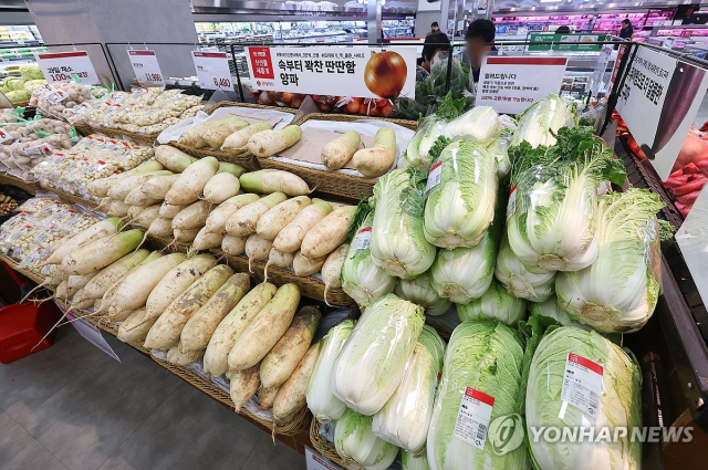 마트에 진열된 김창 채소들. 연합뉴스제공