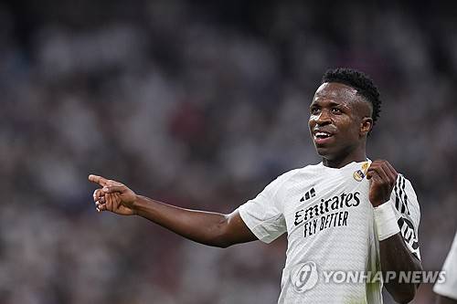 ​​영국 매체 더선에 따르면 비니시우스 주니오르(레알 마드리드)가 발롱도르 수상에 실패하자 브라질 동료 히샬리송(토트넘 홋스퍼)은 부끄러운 일이라고 비판했다. 2024 발롱도르 투표 결과 스페인 미드필더 로드리(맨체스터 시티)가 1위를 차지해 수상에 성공했고 비니시우스는 2위에 올랐다. 연합뉴스