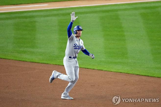 WS 6경기 연속 홈런을 때리고 베이스를 도는 프레디 프리먼 [Imagn Images=연합뉴스]