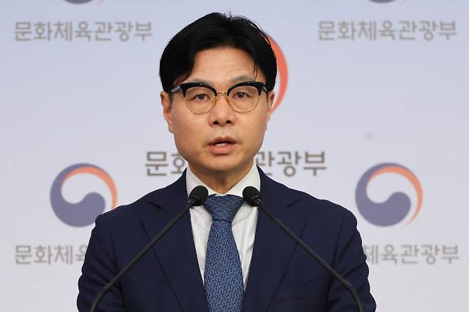 이정우 문화체육관광부 체육국장이 31일 서울 종로구 정부서울청사 별관에서 대한배드민턴협회 조사 결과를 발표하고 있다. 사진=연합뉴스