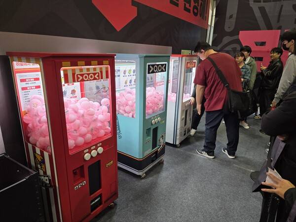 - 왜 가든파티 뽑기 기계는 하나밖에 없는 거지