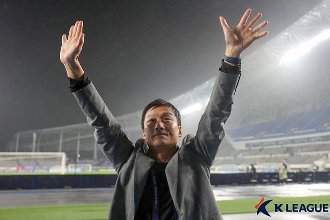 프로 무대에서 7년간 코치로 일한 뒤 감독으로 성공적인 행보를 이어가는 광주FC 이정효 감독. 제공 | 한국프로축구연맹