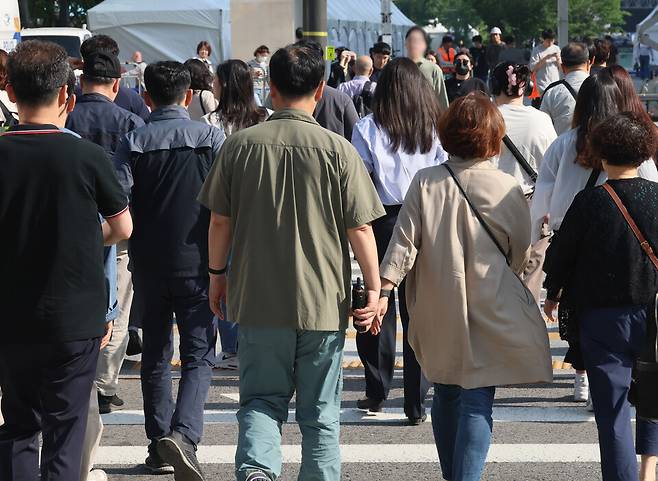 31일 고용노동부가 발표한 9월 사업체 노동력 조사 결과에 따르면, 9월 말 기준 국내 종사자 1인 이상 사업체의 종사자는 2013만5000명으로 집계됐다. ⓒ연합뉴스