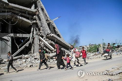 피란길 오른 가자지구 주민들 [로이터=연합뉴스 자료사진]