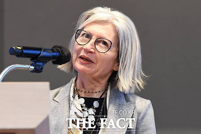 인사말 하는 에밀리아 가토 주한 이탈리아 대사.