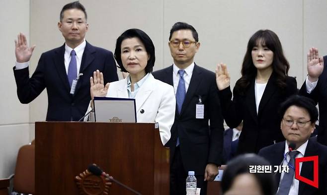 이진숙 방송통신위원회 위원장이 7일 국회 과학기술정보방송통신위원회에서 열린 방송통신위원회 등에 대한 국정감사에서 증인선서를 하고 있다. 사진=김현민 기자 kimhyun81@