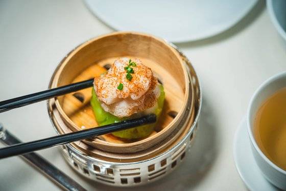 미쉐린 2스타 ‘룽킹힌’의 새우알 해물만두.