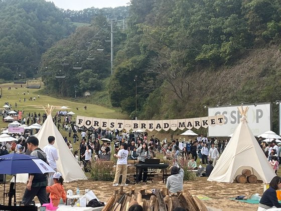 지난달 13일 강원 춘천에서는 열린 ‘숲속 빵시장’ 축제에는 1만1000명이 방문했다. 사진 엘리시안 강촌 리조트