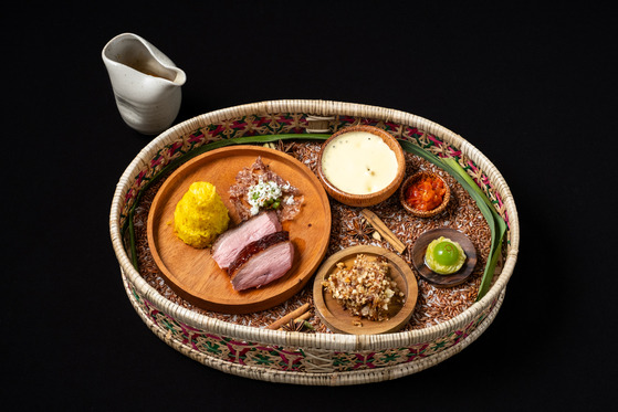 An Indonesian-Canadian chef, Ferguson presented a heavily cultural plate, cooking a ceremonial Javanese rice dish called nasi tumpeng and the iconic Sumatran satay dish sate padang, made with grilled Hong Kong duck, to connect his past with the present. [S.PELLEGRINO YOUNG CHEF ACADEMY]