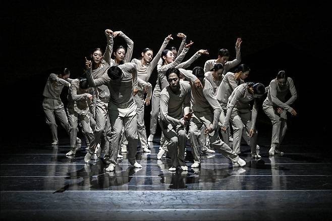 10월 31일~11월 3일 서울시무용단이 새롭게 선보인 국수호·김재덕의 ‘사계’의 한 장면. 사진제공=세종문화회관