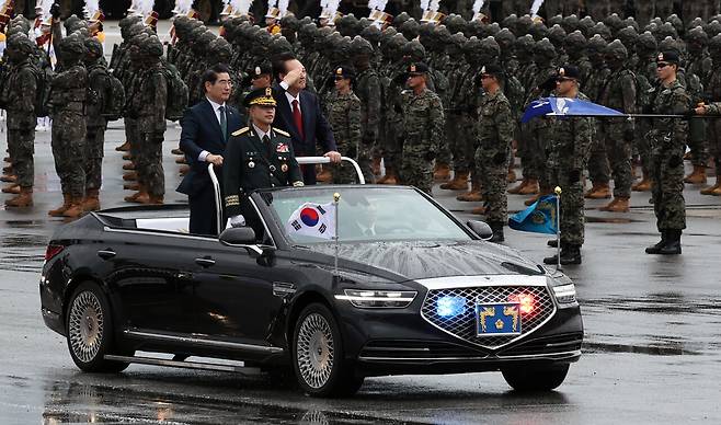 10월1일 국군의 날 기념식에서 윤석열 대통령이 국군 부대를 사열하고 있다. ⓒ대통령실 사진기자단