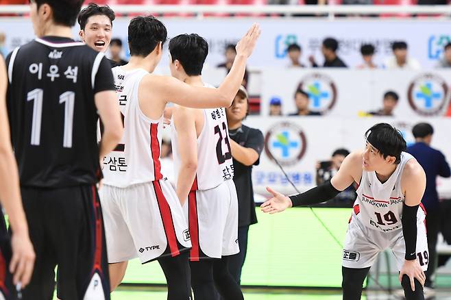 정관장이 현대모비스에 1점차 짜릿한 승리를 거뒀다.(KBL 제공)