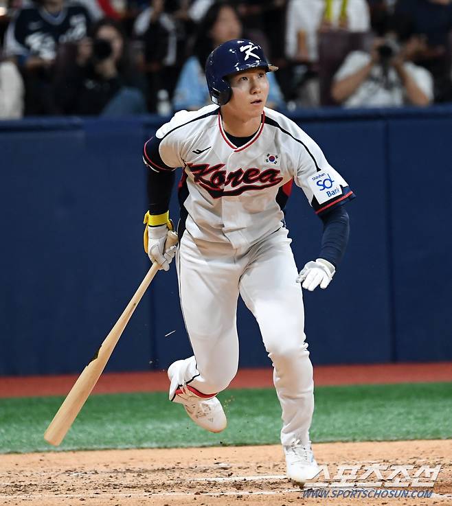 2024 WBSC 프리미어12 대한민국 야구 대표팀과 쿠바 대표팀의 평가전이 1일 서울 고척스카이돔에서 열렸다. 5회말 2사 박성한이 안타를 날리고 있다. 고척=박재만 기자 pjm@sportschosun.com/2024.11.01/