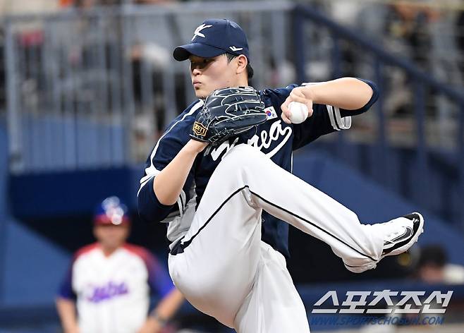 2024 WBSC 프리미어12 대한민국 야구 대표팀과 쿠바 대표팀의 평가전이 2일 서울 고척스카이돔에서 열렸다. 최지민이 역투하고 있다. 고척=박재만 기자 pjm@sportschosun.com/2024.11.02/