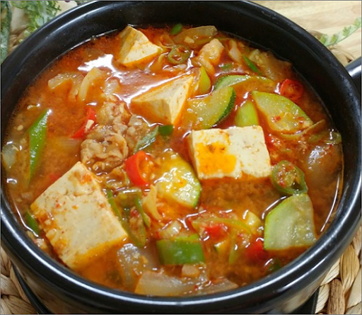 된장찌개 vs 김치찌개.jpg