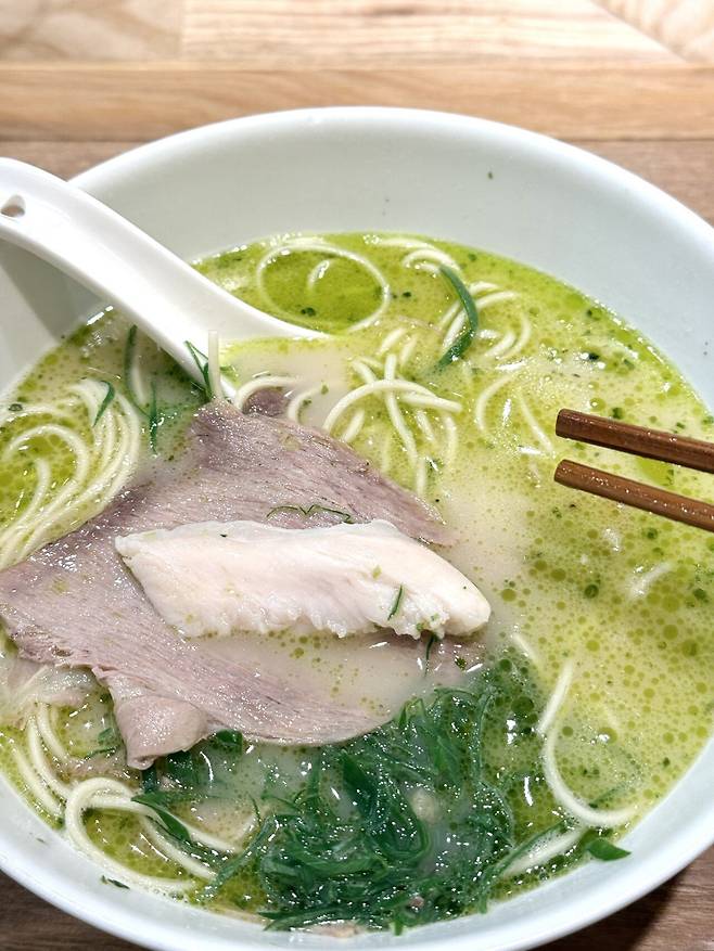 IMG_9634.jpeg 닭육수 베이스 라멘을 먹었습니다