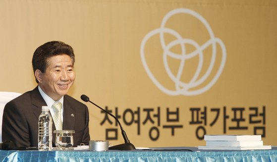 故 노무현 전 대통령의 “(이명박 당시 한나라당 대선 후보의 대운하 공약으로) 캬, 토론 한 번 하고 싶은데 그놈의 헌법이 못하게 한다”는 발언으로 화제였던 2007년 6월 2일 참여정부 평가포럼 특별 강연. 중앙포토