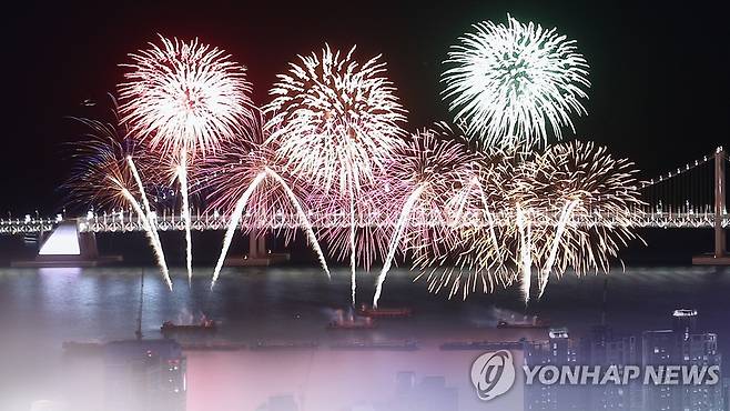 가을밤 오색빛깔 불꽃 향연…부산불꽃축제(CG) [연합뉴스TV 제공]