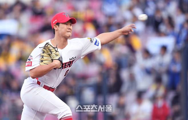 KIA 투수 곽도규가 23일 광주기아챔피언스필드에서 열린 삼성과 2024 KBO 한국시리즈 1차전 7회 역투하고 있다. 광주 | 최승섭기자 thunder@sportsseoul.com