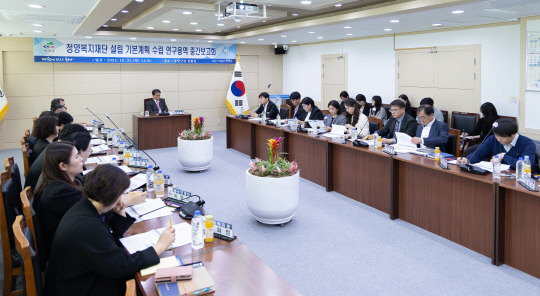 청양군이 김돈곤 군수 주재로 군의원, 지역사회보장대표협의체 위원, 정책자문위원, 시설장 등 21여 명이 참석한 가운데 청양복지재단 설립 기본계획 수립에 나섰다.청양군 제공