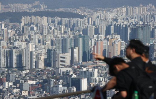 서울 남산에서 바라본 시내 아파트 단지. [사진=연합뉴스]