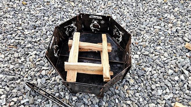 20241102_173312.jpg 캠핑 2일차) 저녁은 소고기와 자연산 대하 그리고 무늬오징어!!!!